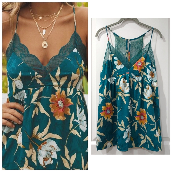✨️4/$20. Spring Floral Teal Sleeveless Cami Top, Lace Detail, Back Button Detail - Picture 2 of 16